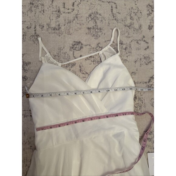 Elegant White Evening Gown - Picture 9 of 10